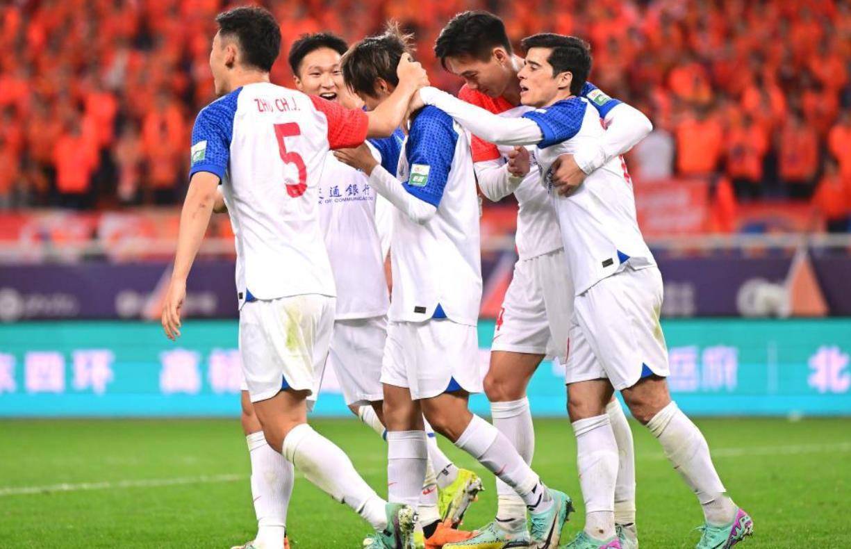 上海申花队士气高涨，冲刺季后赛资格