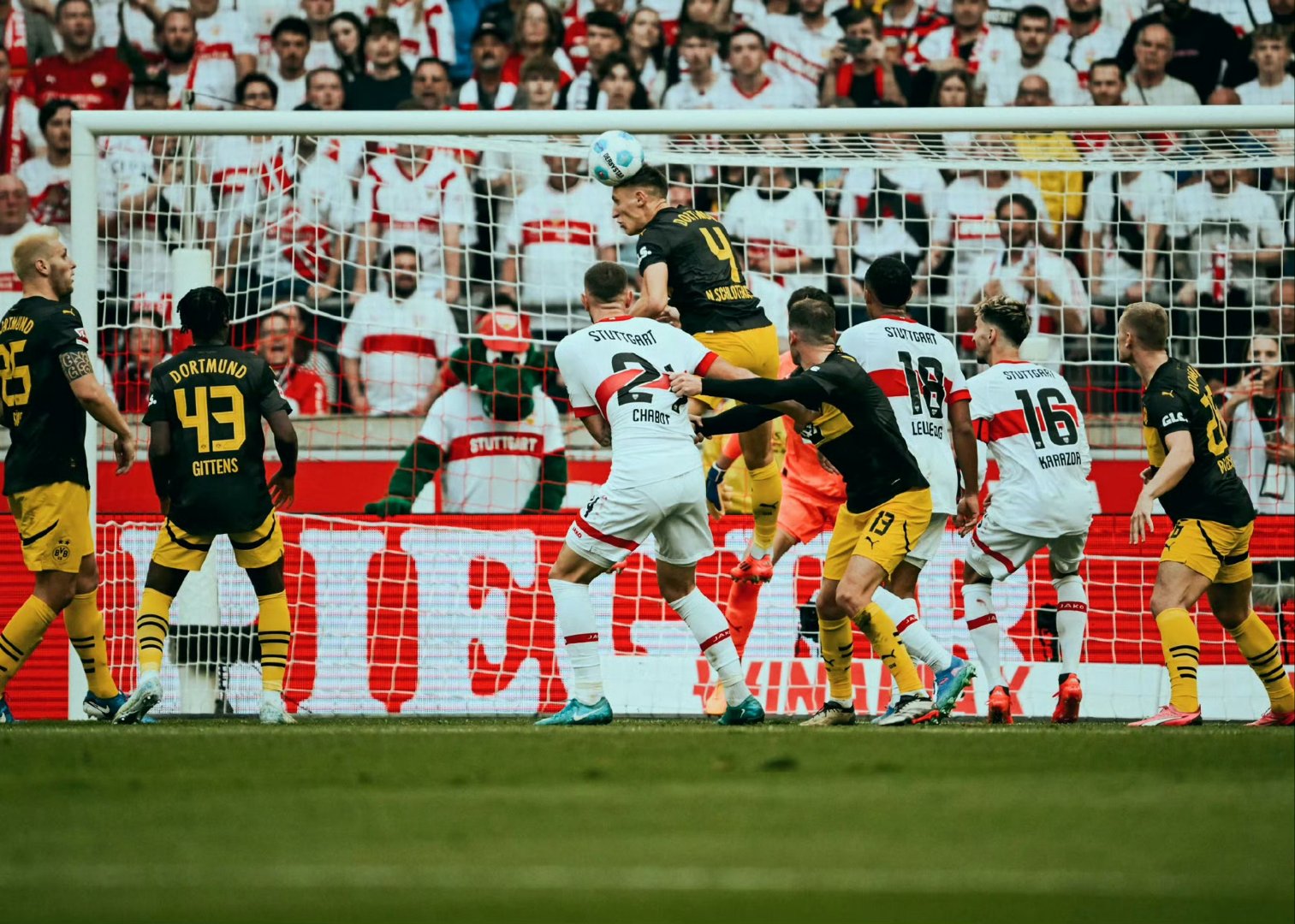 斯图加特主场被完胜，深陷保级泥潭难以自拔