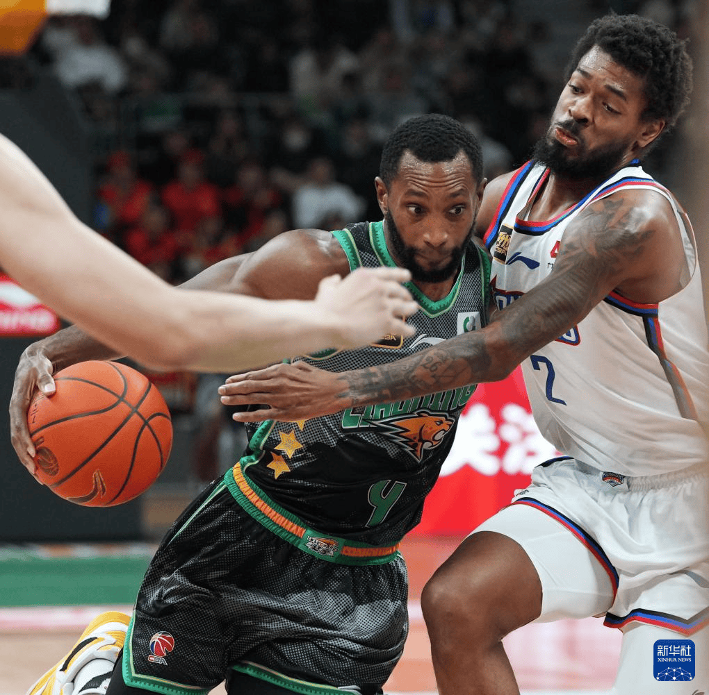 辽宁队主场大胜,取得常规赛第一名 辽宁队主场大胜,取得常规赛第一名