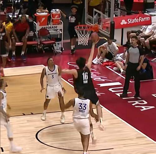 关于中锋篮板球全面碾压，助球队取胜的信息