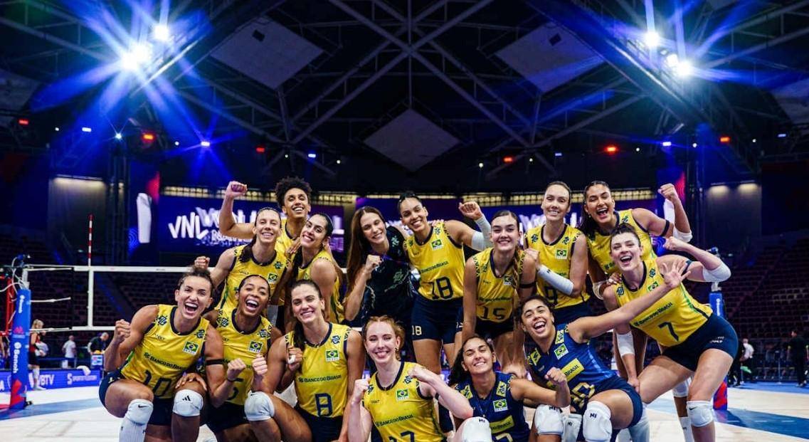 欧洲冠军联赛半决赛惊险继续,四强纷纷斗志昂扬 欧洲冠军联赛半决赛惊险继续,四强纷纷斗志昂扬