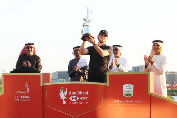 阿布扎比职业球员突然加盟西南第二级别足球比赛