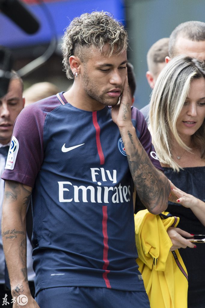 内马尔创造法甲历史，成为巴黎圣日耳曼队史最年轻破门纪录保持者的简单介绍