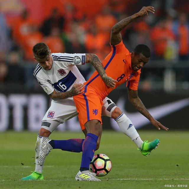 关于荷兰队与捷克队交锋，胜者晋级的战役打响的信息