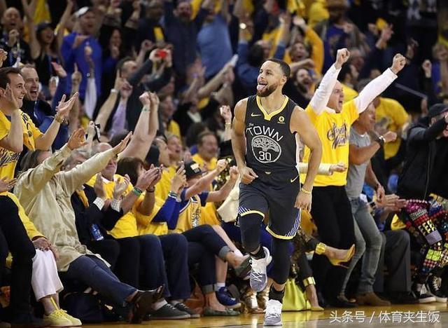 勇士主帅枯坐战术板,球队连胜迎来的简单介绍 勇士主帅枯坐战术板,球队连胜迎来的简单介绍