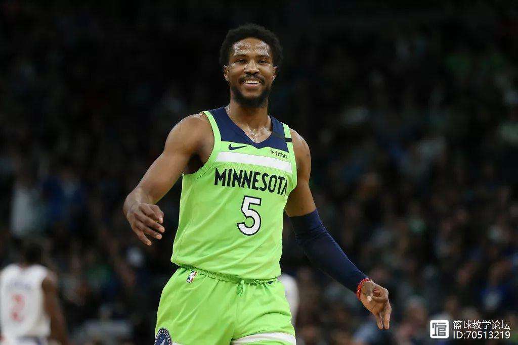 包含阿斯顿马丁轻取索伯车队，拉塞尔状态火热的词条